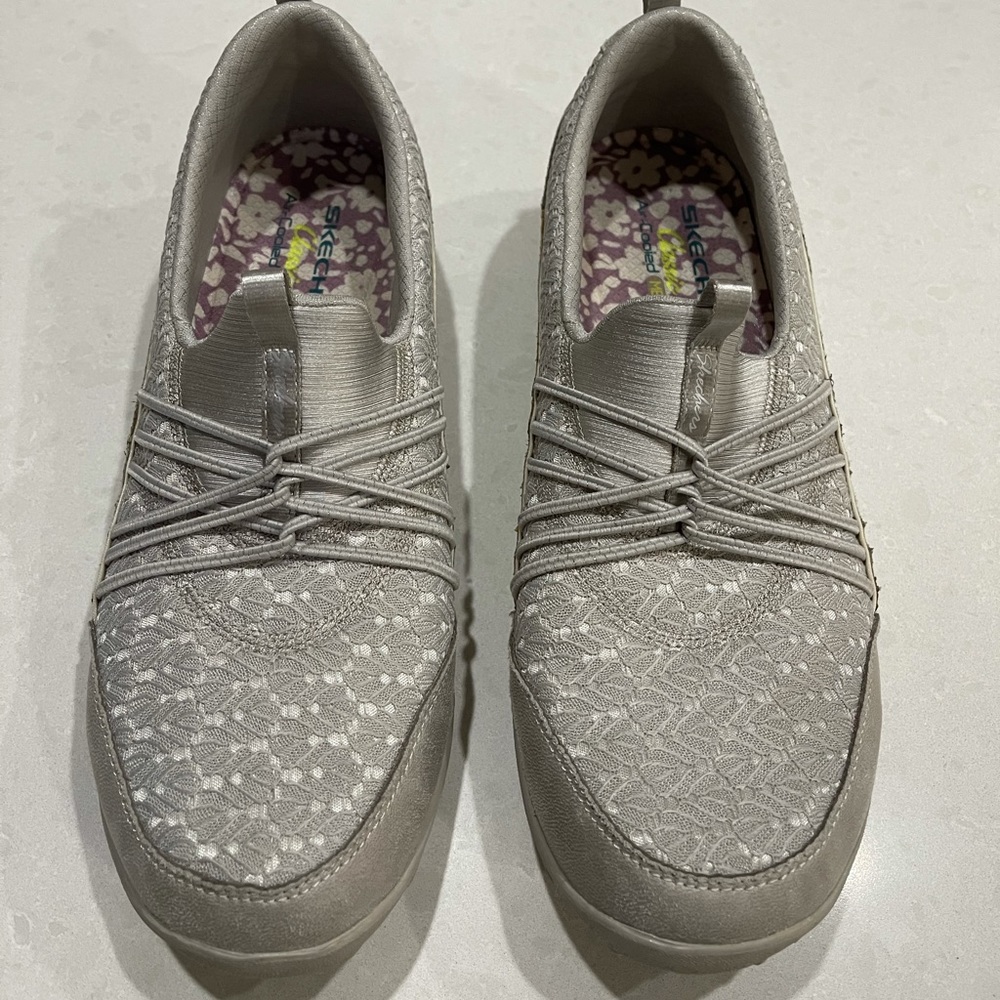 Skechers Classic Fit Slip On Memory Foam Size 9